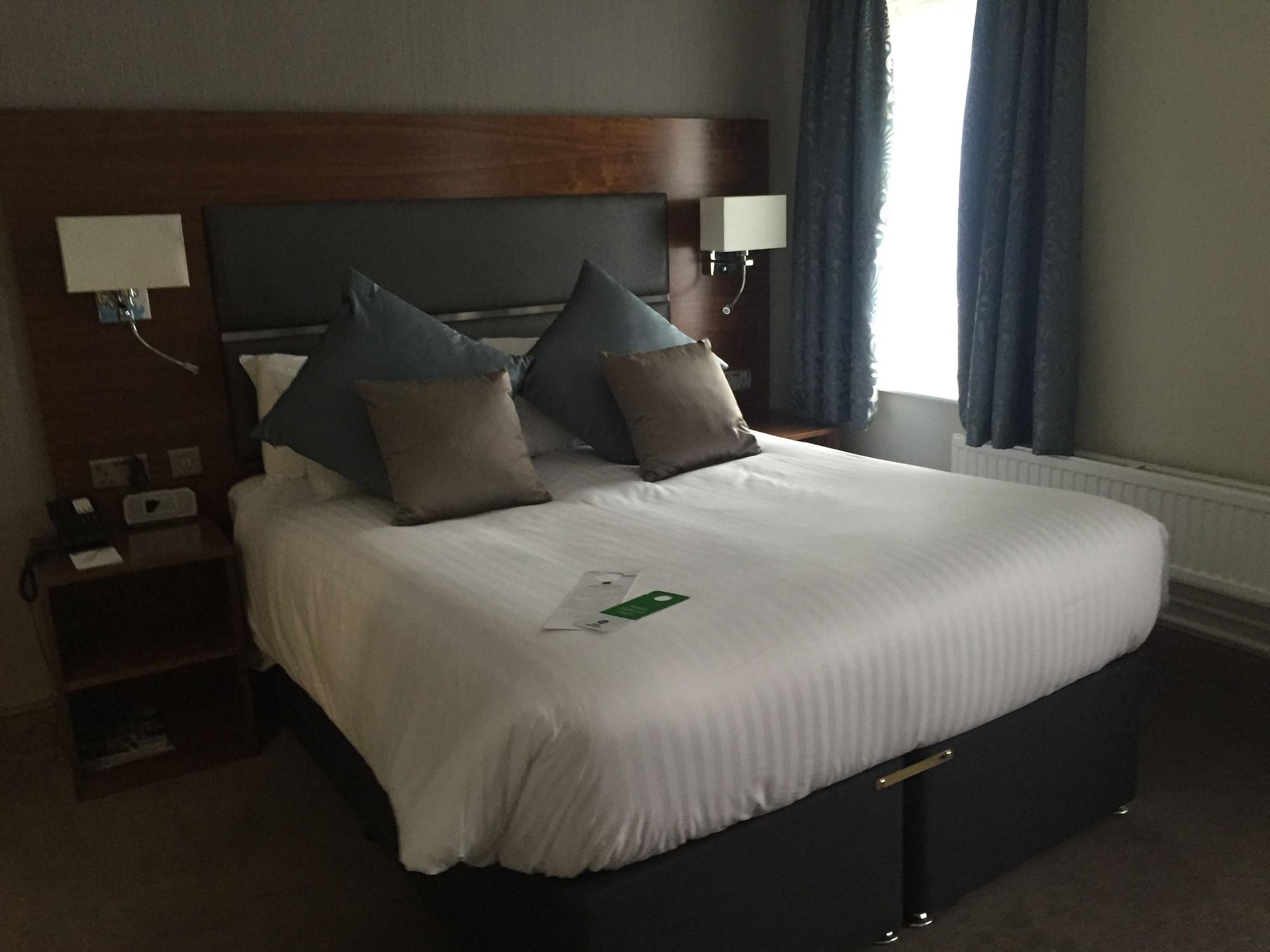 Western Chilworth Manor 3*