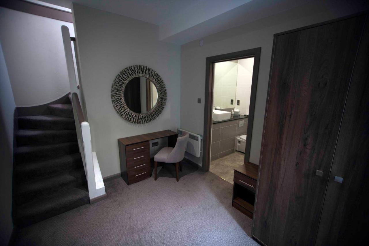 Western Chilworth Manor 3*